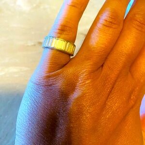 Chic 14k White Gold Ring Vertical Zirconia - Size 4 1/2